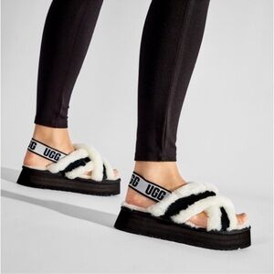 Ugg disco cross size 9 in 2 colors